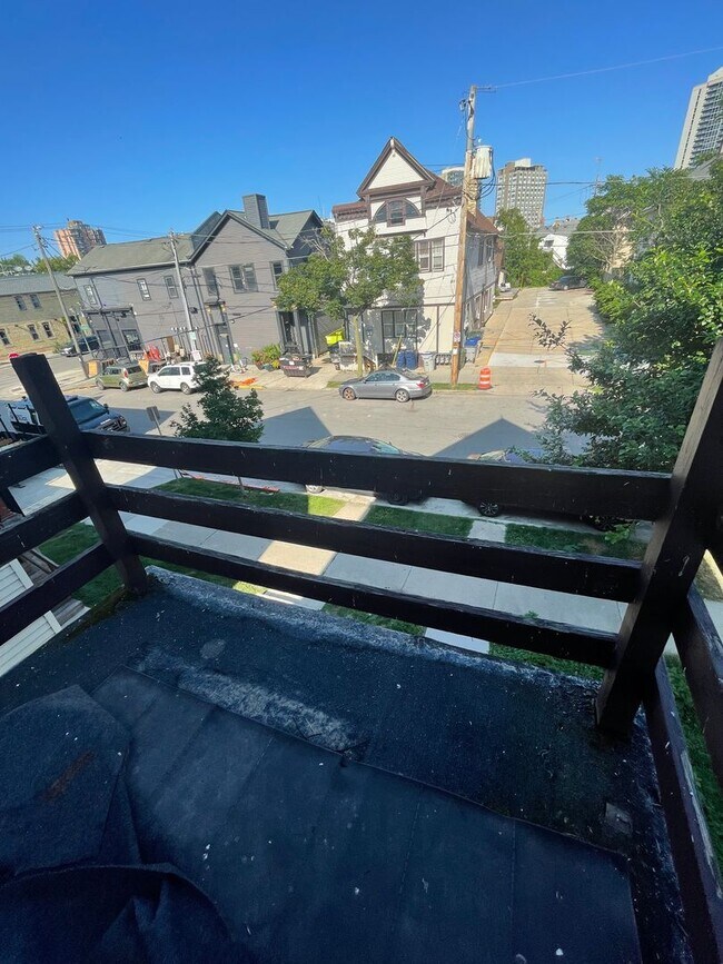 Building Photo - Charming 2-Bedroom Gem in the Heart of Mil...
