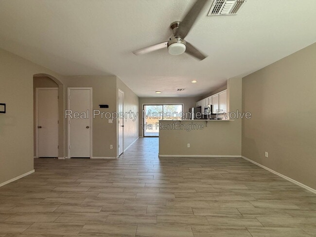 Building Photo - 7105 S 251st Dr