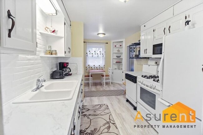 Building Photo - Great Unit Available Now!