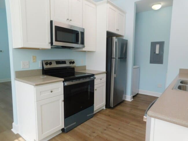 Building Photo - 2 Bedroom Located in Summerfield Community