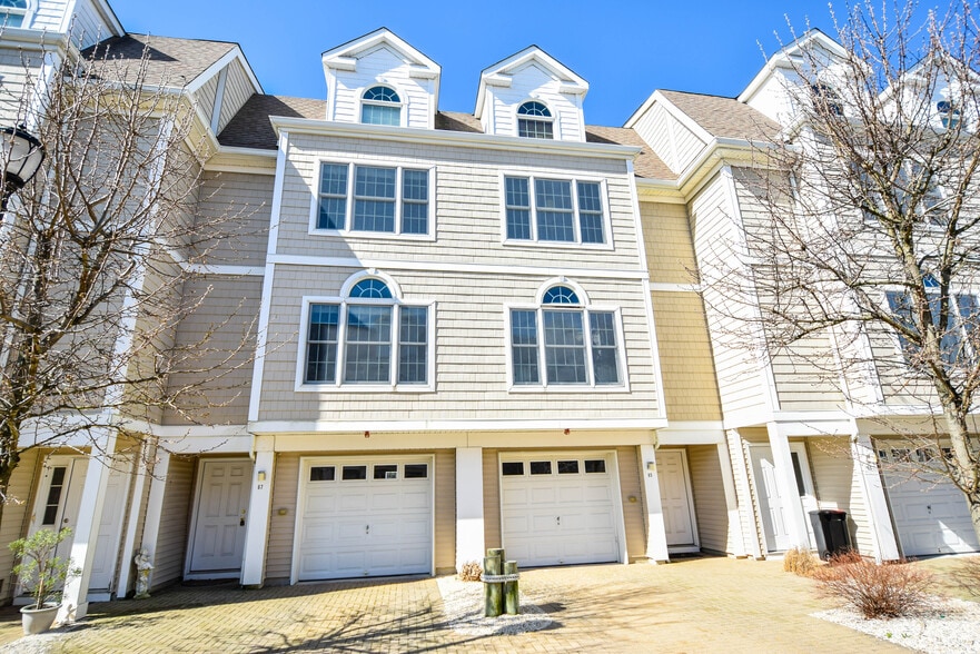 Primary Photo - 67 Chelsea Ct