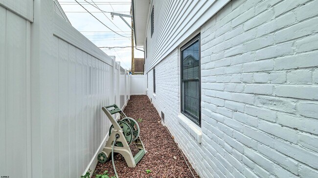 Building Photo - 6223 Winchester Ave