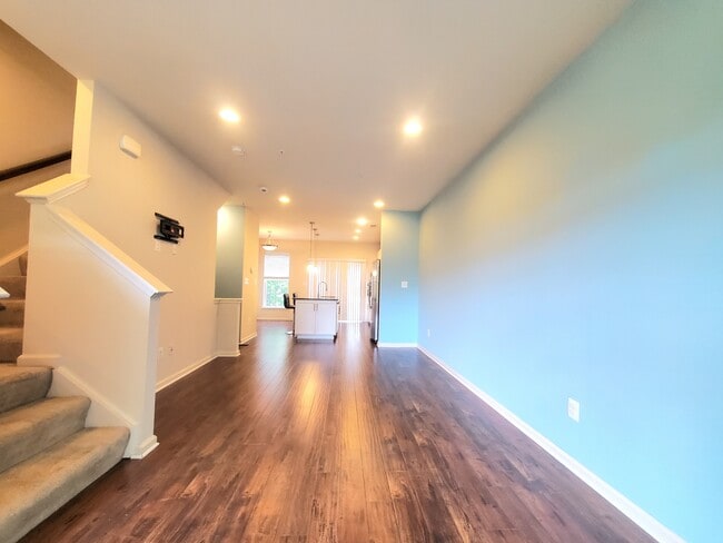 Building Photo - 135 Prado Ln