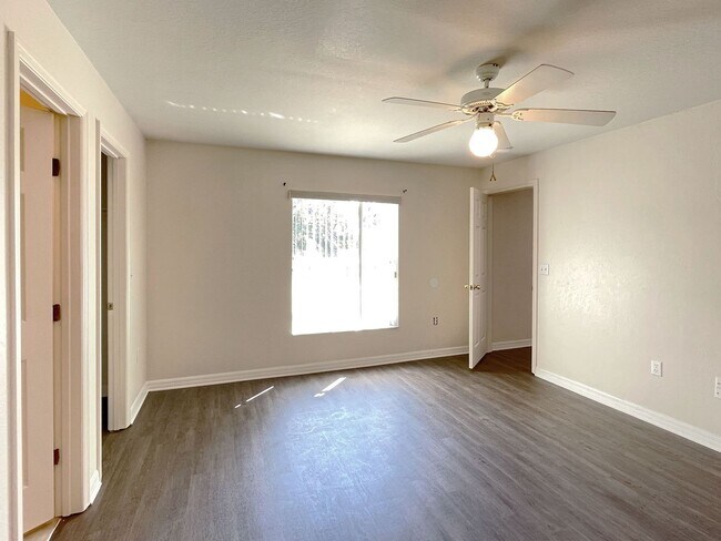 Building Photo - Three-Bedroom Home near Lake Elbert