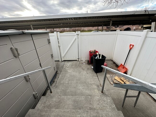 Building Photo - Spacious, three level, 4 Bed 2.5 bath Townhome in Ammon right behind the Walmart on Hitt.