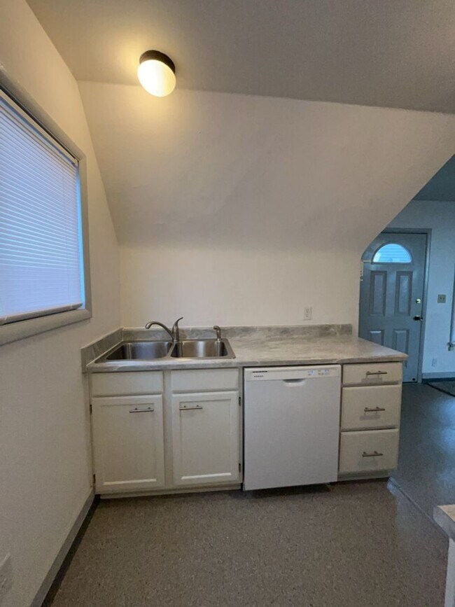 Building Photo - 1318 High St