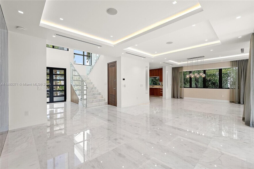 Building Photo - 1225 S Biscayne Point Rd