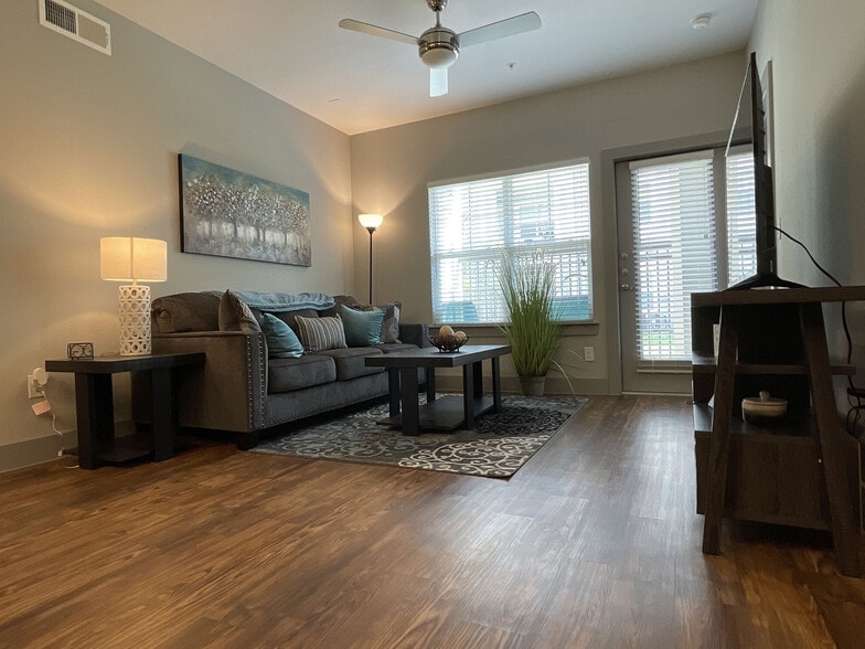 Building Photo - Bammel