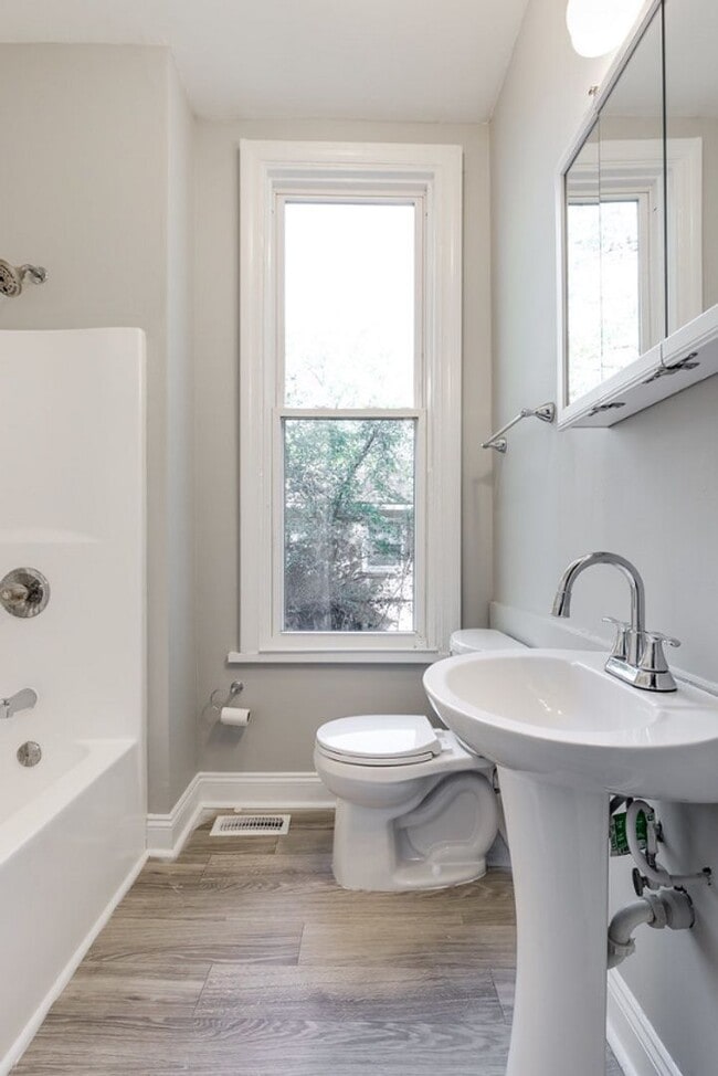 Building Photo - 3418 Carolina Ave