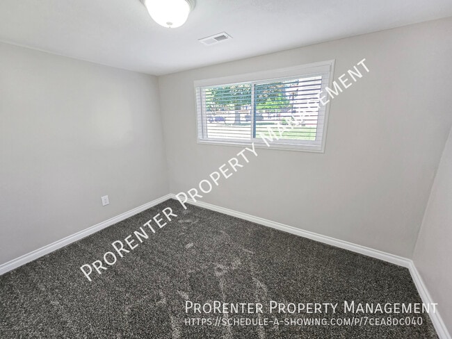 Building Photo - 1722 N 670 W