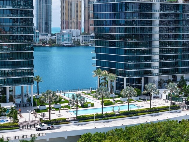 Building Photo - 5500 Island Estates Dr