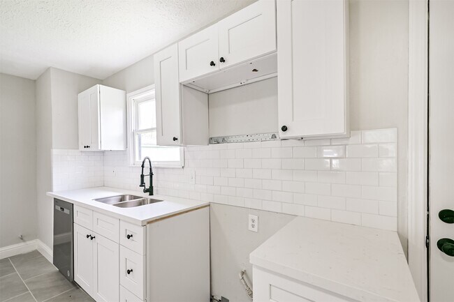 Building Photo - 5007 Northridge Dr