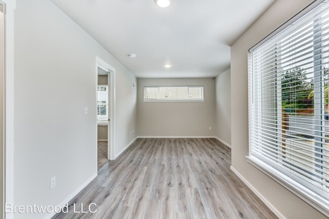 Building Photo - 2515 S 48th St