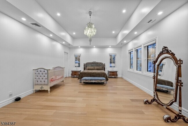 Building Photo - 472 High St