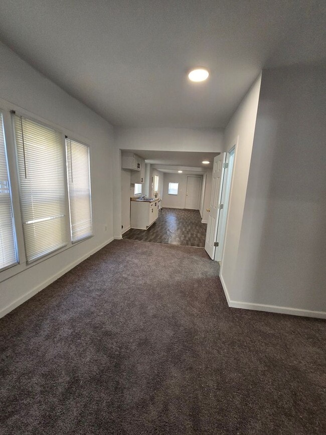 Building Photo - Westside Three Bedroom Duplex Located near...
