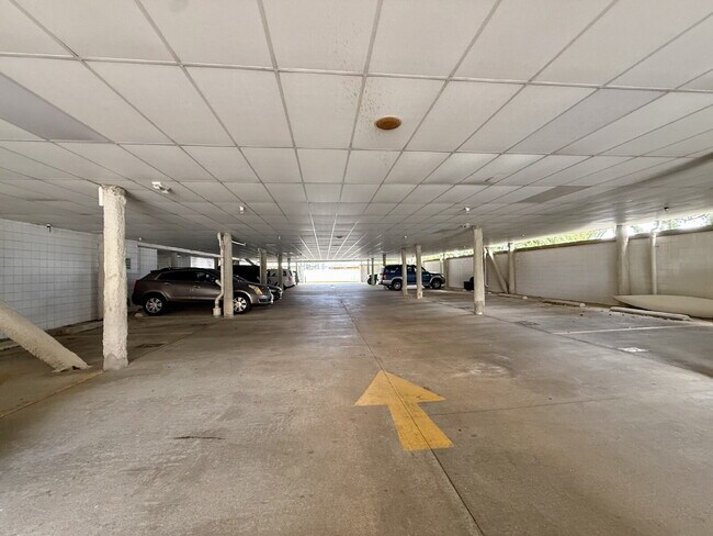 Building Photo - "Coastal Comfort: Spacious 2-Bedroom Condo Retreat in Virginia Beach"