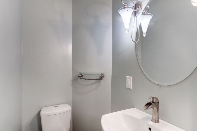 Building Photo - Updated 4 BD, 3.5 BA Stately Colonial on Kalmia RD in NW DC!!
