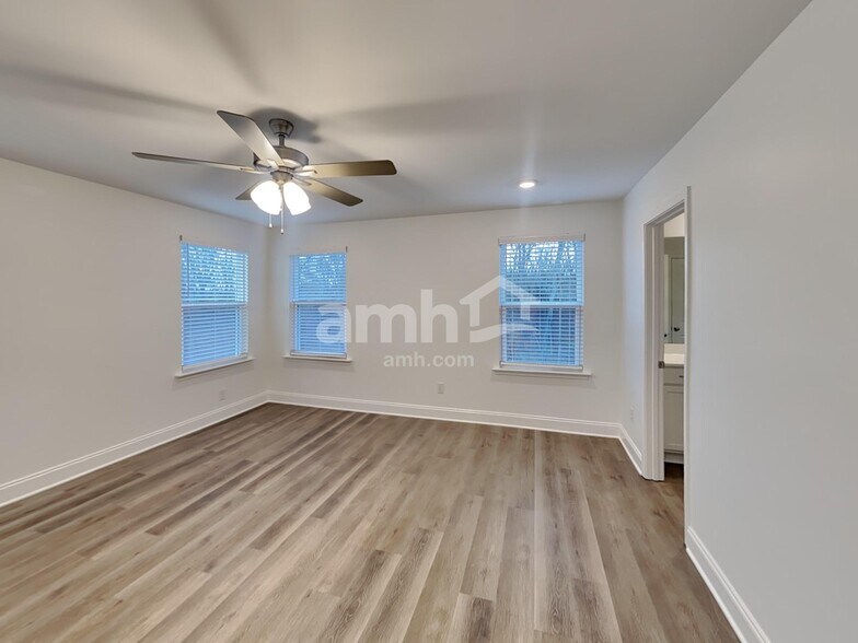 Building Photo - 115 Broadmoor Dr