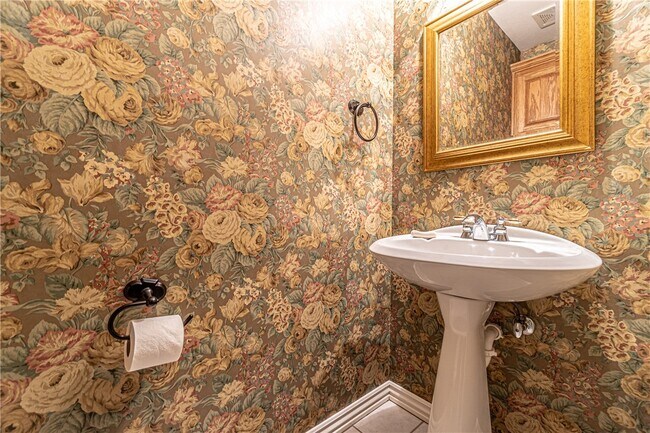 Building Photo - 213 Shane Dr