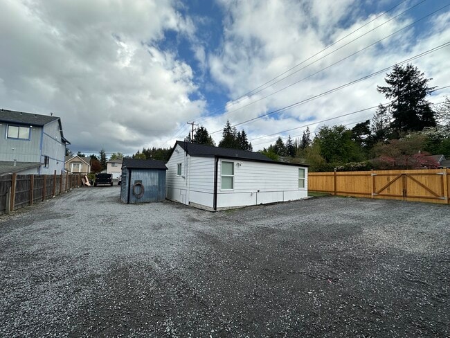 Building Photo - 1747 NE 147th St