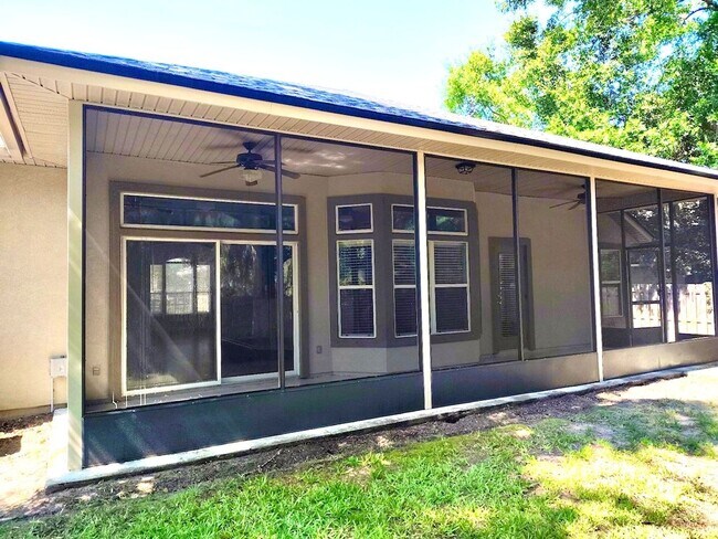 Building Photo - A Must See! Large 3BD/2BA, Fully Fenced Yard