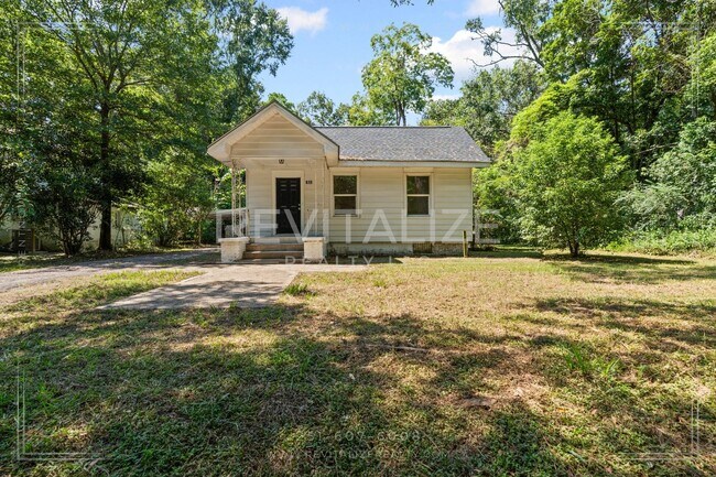Primary Photo - Charming 3 Bed 2 Bath Bungalow in Mobile