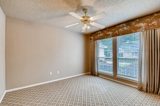 Building Photo - 5930 River Bend Dr