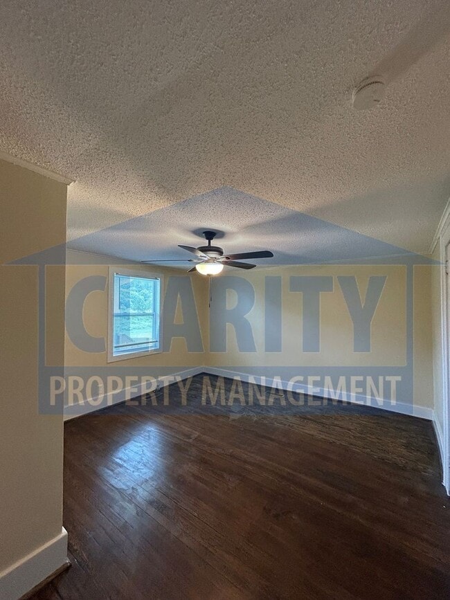 Building Photo - Three bedroom home in Chattanooga!