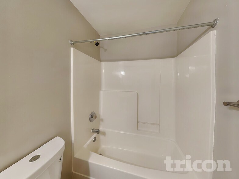 Building Photo - 12264 Crestwood Ct