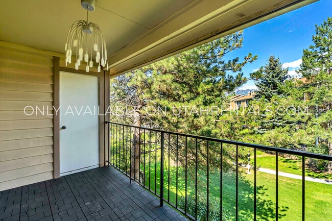 Building Photo - 7755 S Briarsprings Dr