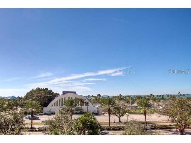 Building Photo - 800 N Tamiami Trl