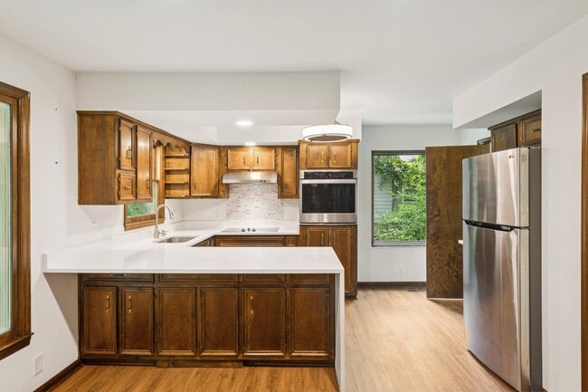 Building Photo - 1972 Sunnyside Dr