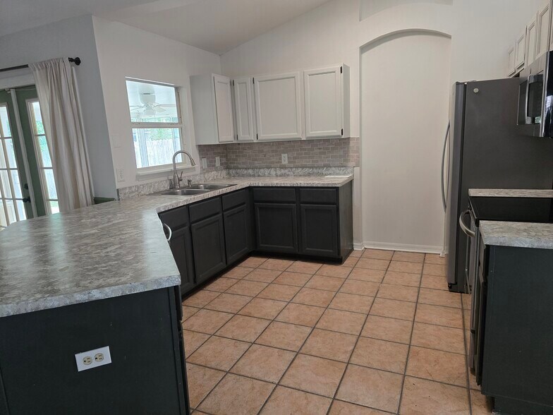 Kitchen - 2169 Saint Martins Dr W