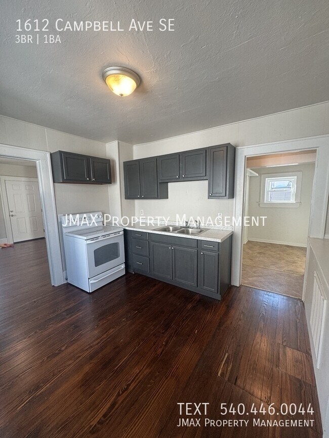 Building Photo - 1612 Campbell Ave SE