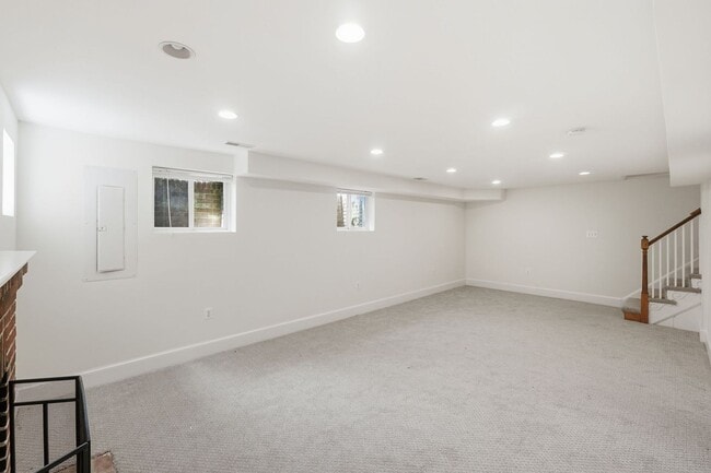 Building Photo - Chevy Chase Home | 4 Bed | 3.5 Bath | 2,500 Sf | Driveway Parking | Large Fenced-In Backyard w/ Deck