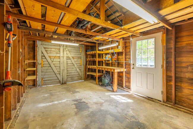 Building Photo - 1805 N 15th St