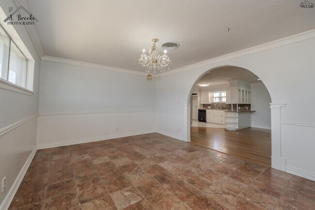 Building Photo - 2725 Devon Rd