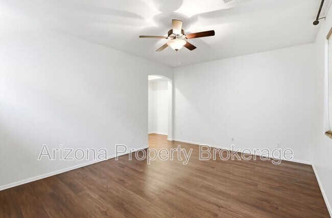 Building Photo - 4551 Luna Rd W