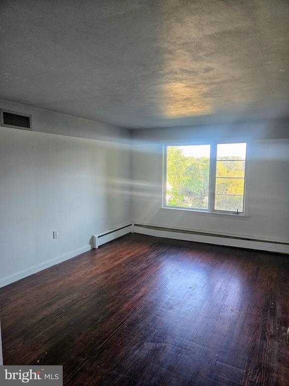 Building Photo - 109 E Clearview Dr