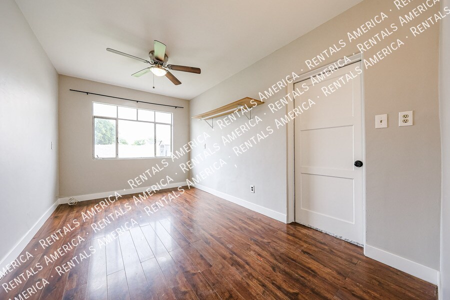 Building Photo - 1723 W Indianola Ave