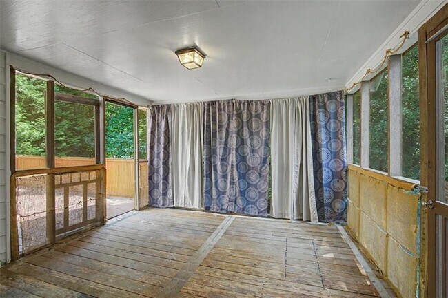 Building Photo - 3947 Camrose Pl
