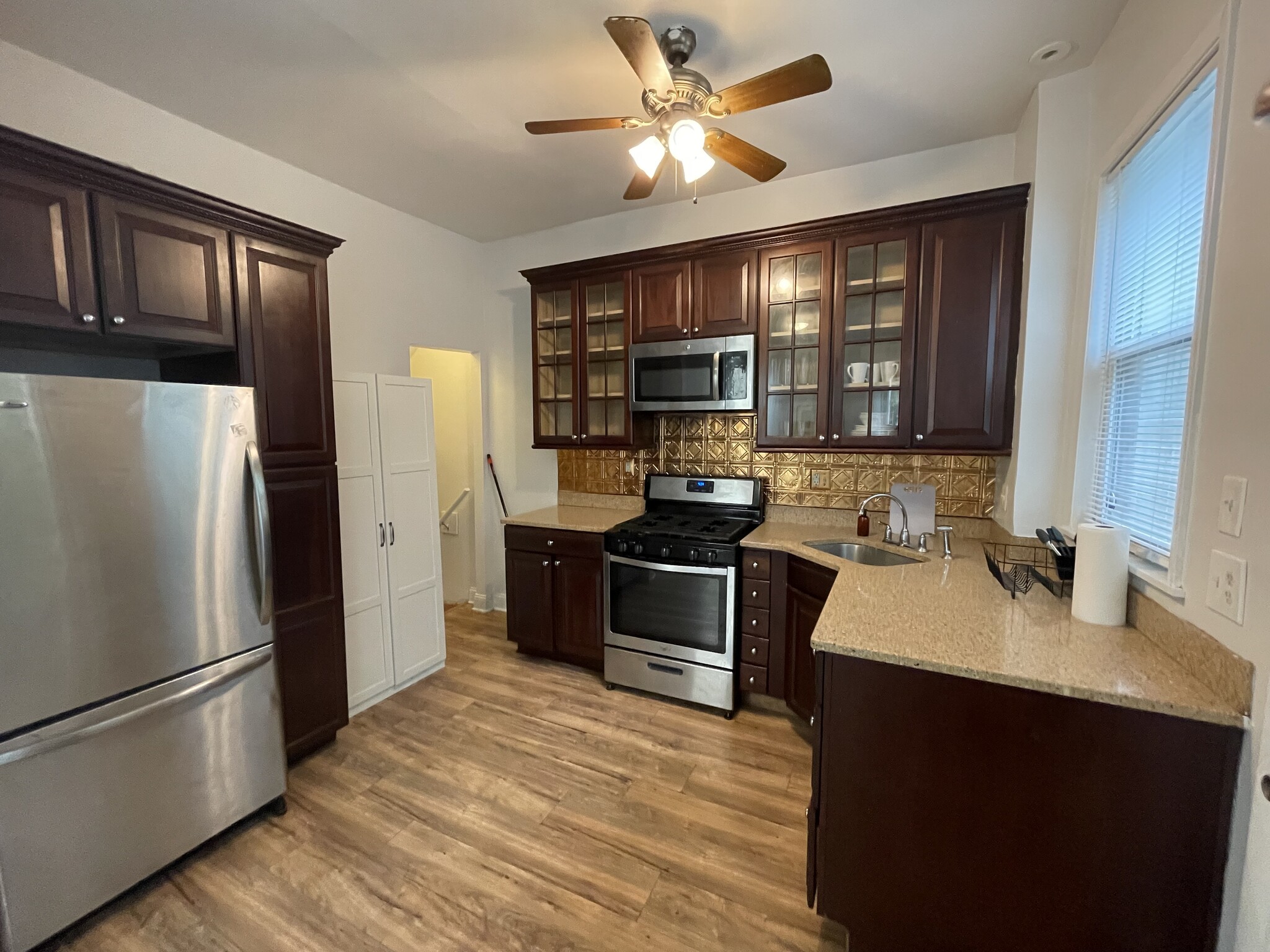 Kitchen - 439 Park Rd NW