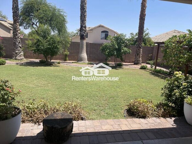Building Photo - Hillcrest Beauty 4bed 3bath P00L Grass Bac...