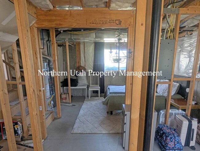 Building Photo - 3 Bed 2 Bath - HVAC
