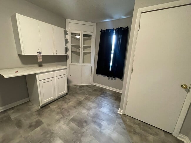 Building Photo - 3 Bed 1 Bath House for rent in Bowling Gre...