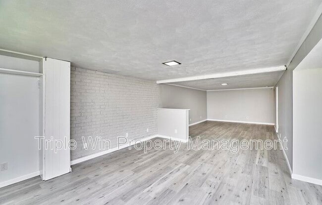 Building Photo - 10531 Fabick Dr