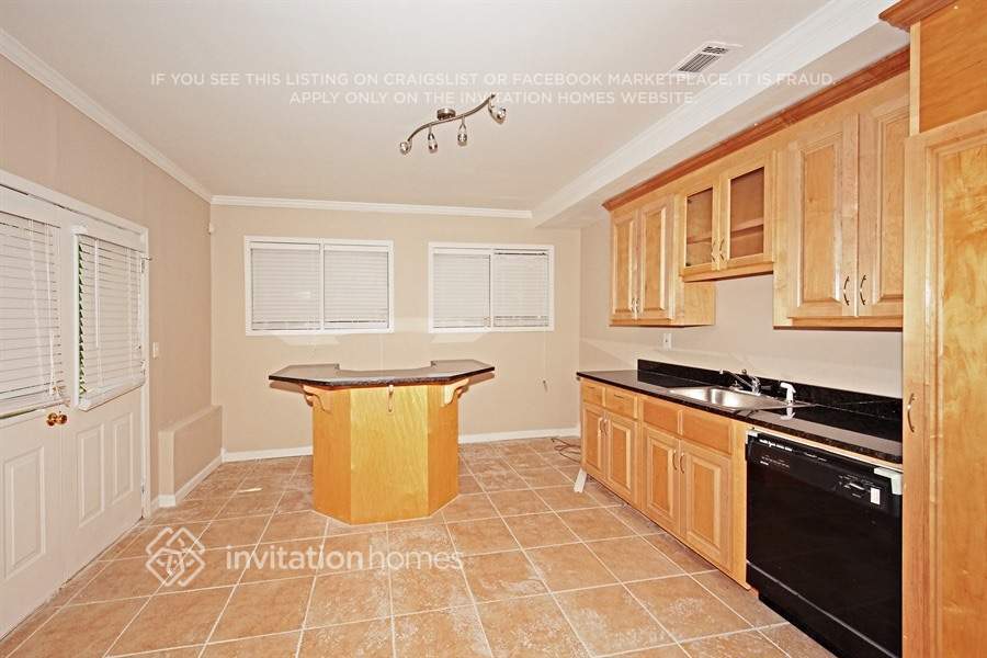 Building Photo - 1215 Mobile Way