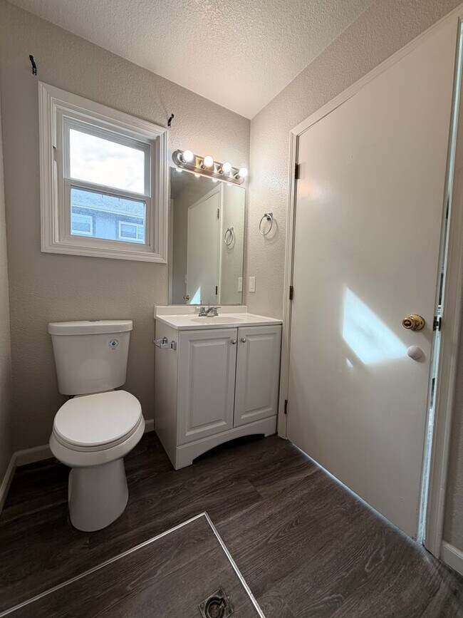 Building Photo - 219 N Race St