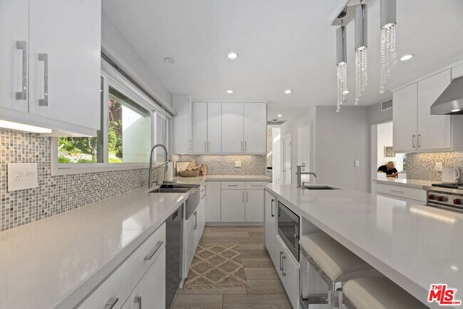 Building Photo - 641 Walther Way