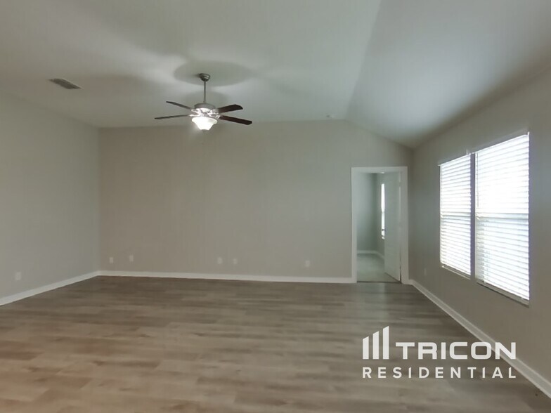 Building Photo - 10547 Pablo Way